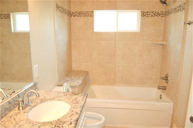 Building Photo - 213 Lily Ln