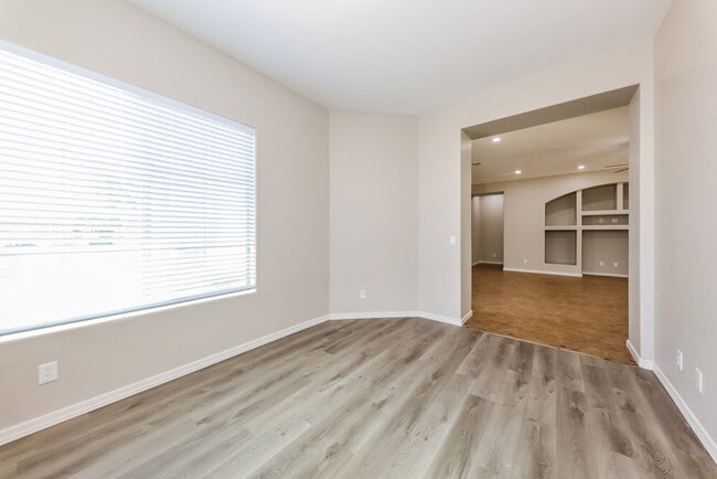 Building Photo - 1812 E South Mountain Ave