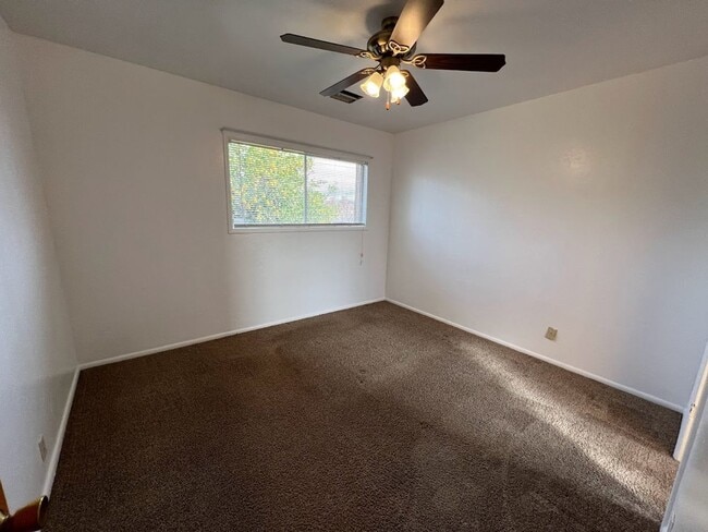 Building Photo - Reedley Country Home For rent