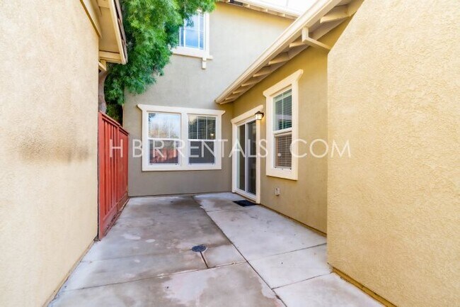 Building Photo - Charming 3-Bed, 3-Bath with 2,037 Sq Ft of Comfort in Mountain House!