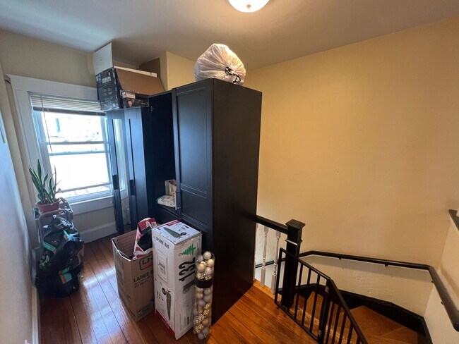 Building Photo - 9/1 Renovated 4BR/2BA with laundry in unit, AC near Porter/Harvard!