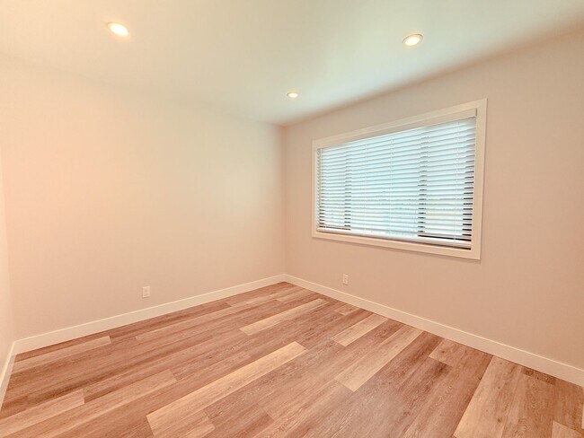 Building Photo - Modern 3-Bedroom Home with Private Yard in...