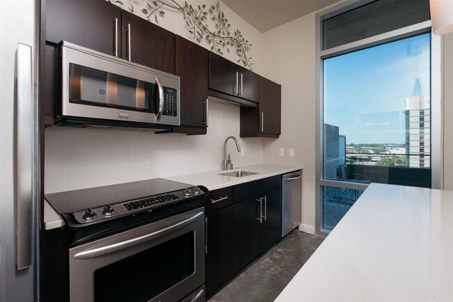 Building Photo - 315 S Rock St