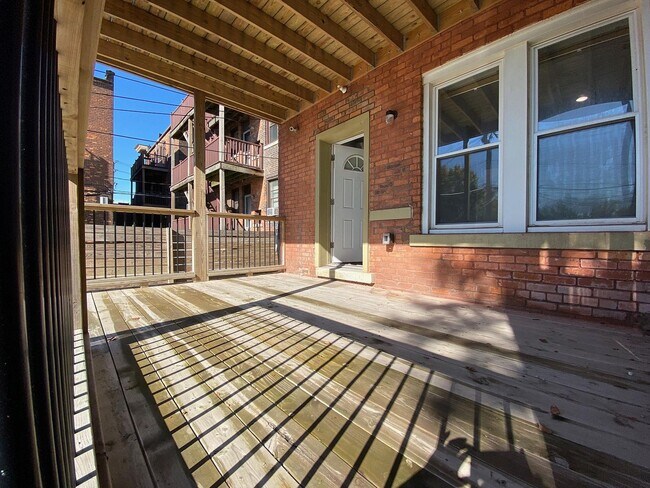 Building Photo - 524 E Kirby St