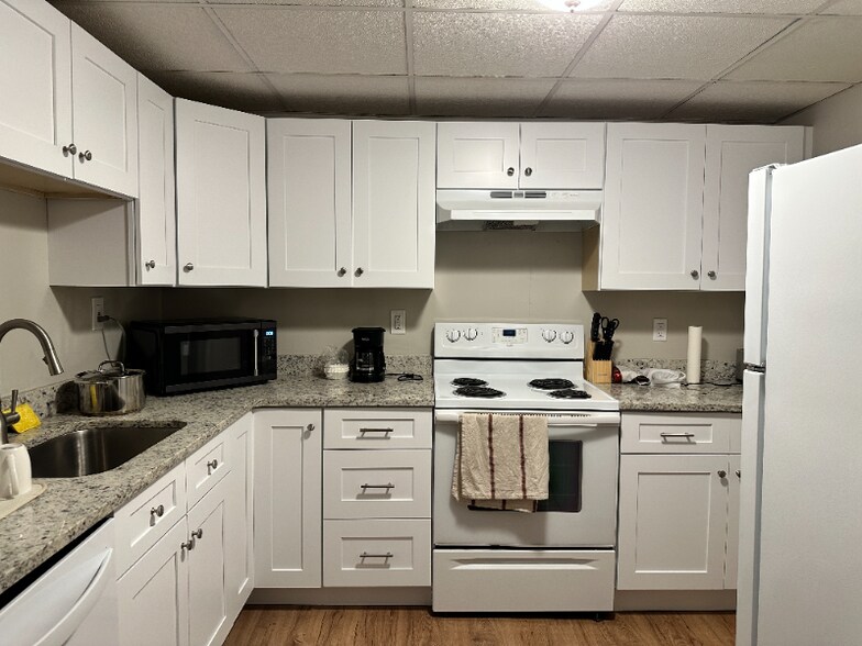 Building Photo - 34 Brook St