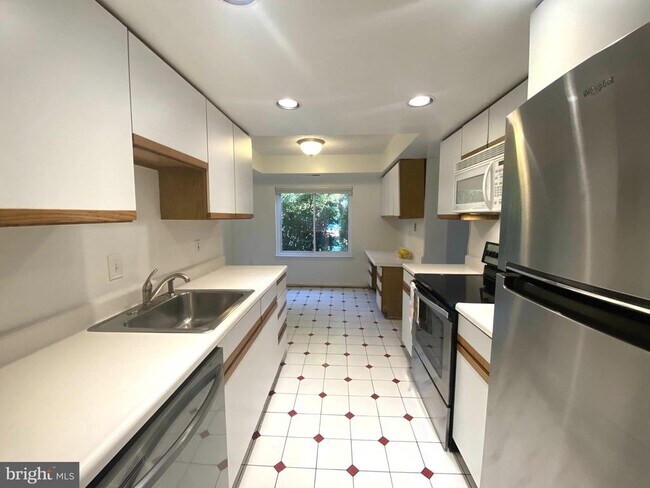 Building Photo - 10218 Bushman Dr