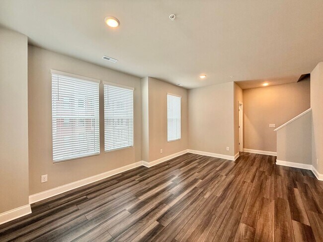 Building Photo - **OFFERING FIRST MONTH'S RENT FREE, $200 MOVE IN PROMOTION & REFUNDABLE APPLICATION FEES** New Co...