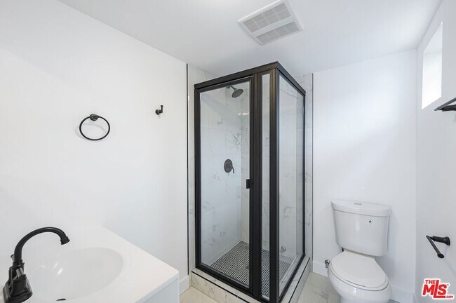 Building Photo - 7306 Independence Ave