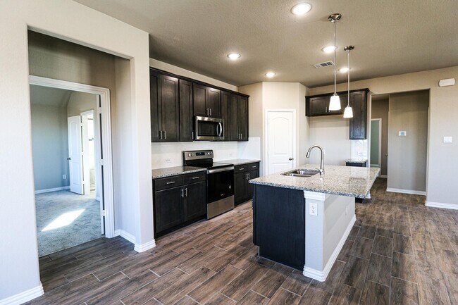 Building Photo - 504 Lakeway Ln