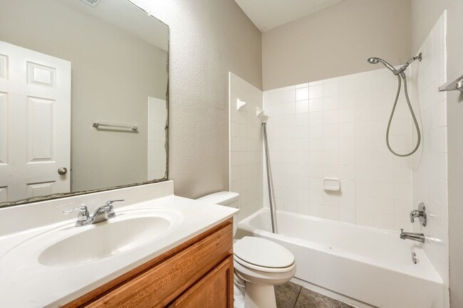 Building Photo - 2515 Allred Dr