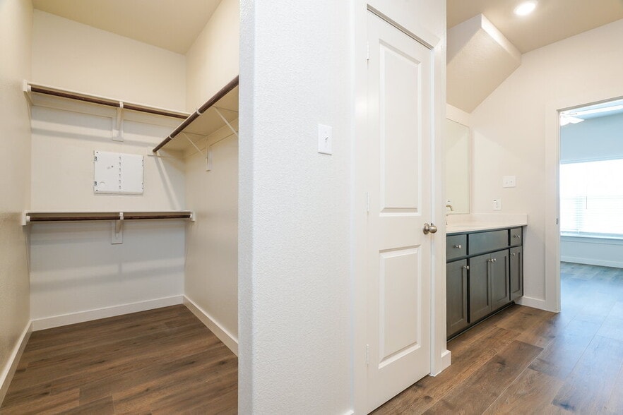 Building Photo - 1545 Harvester Dr
