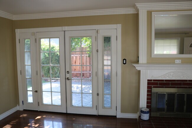 LR to Patio - 13900 Sylvan St