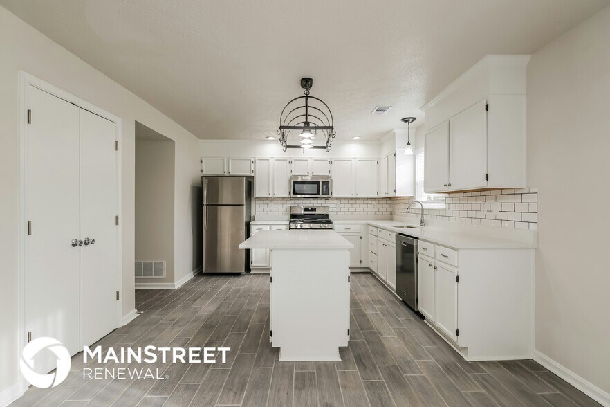 Building Photo - 10102 Spring Gate Dr