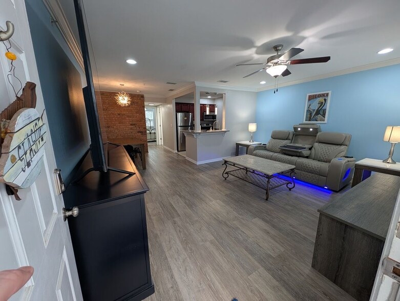 Building Photo - 1282 Beach Blvd