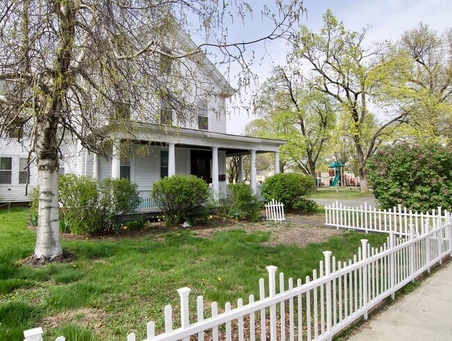 Building Photo - 145 Pleasant St