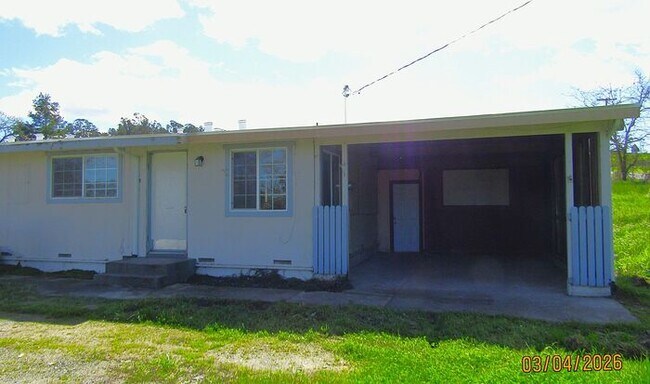 Building Photo - Charming One Bed, One Bath Country Home in Sebastopol-$1,795 per month!