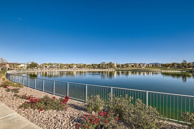 Building Photo - 4 Bed 3 Bath Luxury FURNISHED Home for Rent!