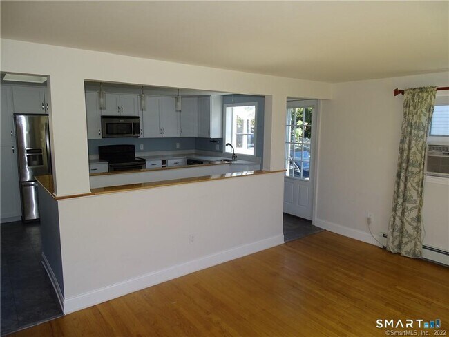 Building Photo - 15 Bayshore Dr
