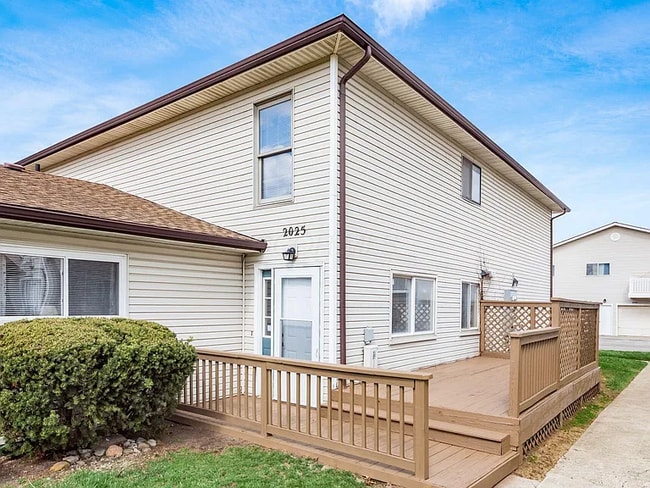 Building Photo - 2025 Burwell Dr