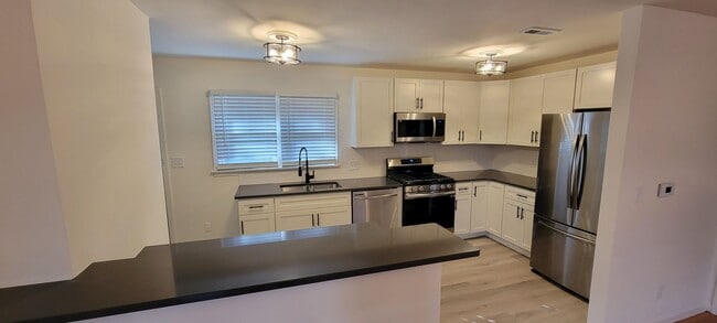 Building Photo - Tiehen Realty - Booth