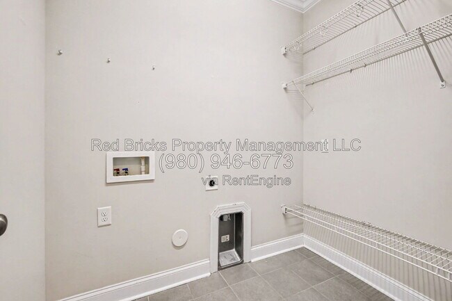 Building Photo - 145 Barclay Dr