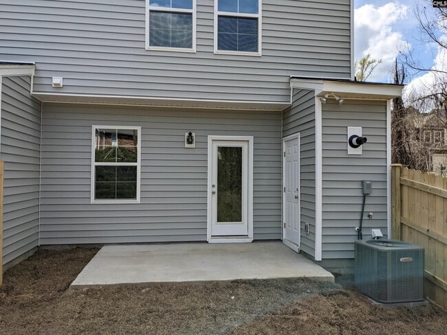 Building Photo - 200 Bluewing Dr