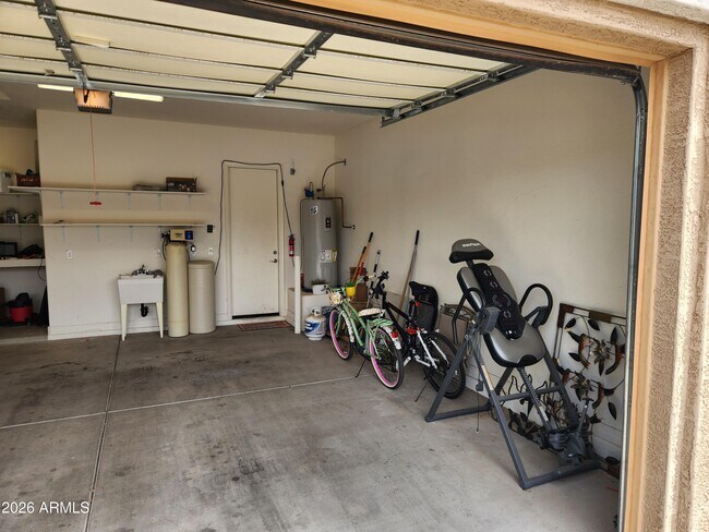 Building Photo - 416 N Questa Trail