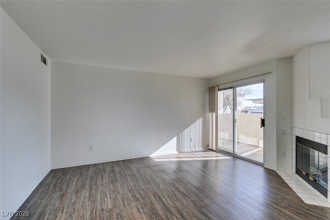 Building Photo - 698 S Racetrack Rd