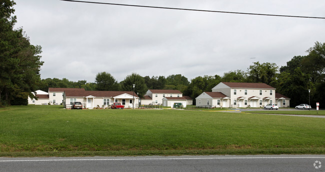 Primary Photo - Chuckatuck Square