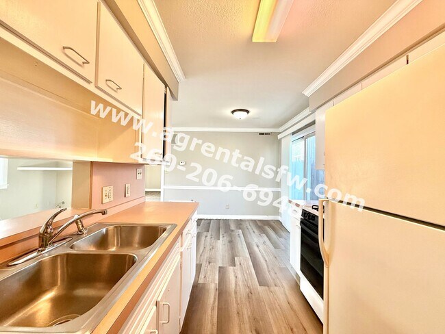 Building Photo - 802 Goshen Ave