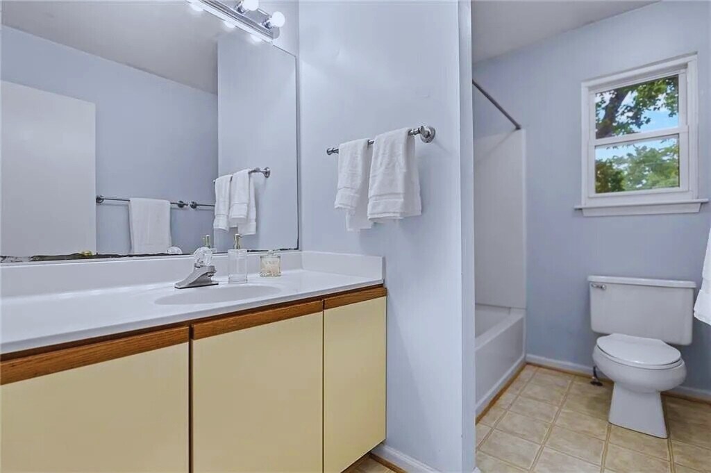 Building Photo - 2303 Merl Cir