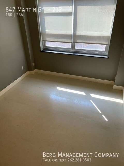 Building Photo - 847 Martin St