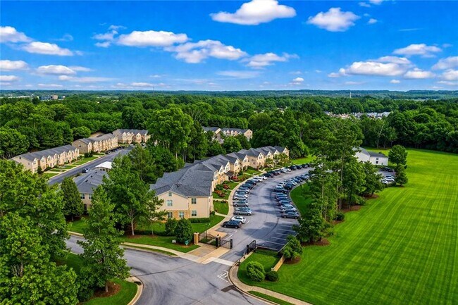 Building Photo - 2104 Fairington Club Dr