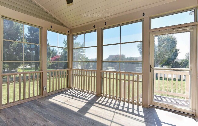 Building Photo - Beautiful 3,409 sqft 5-bedroom 3-bath Exec...