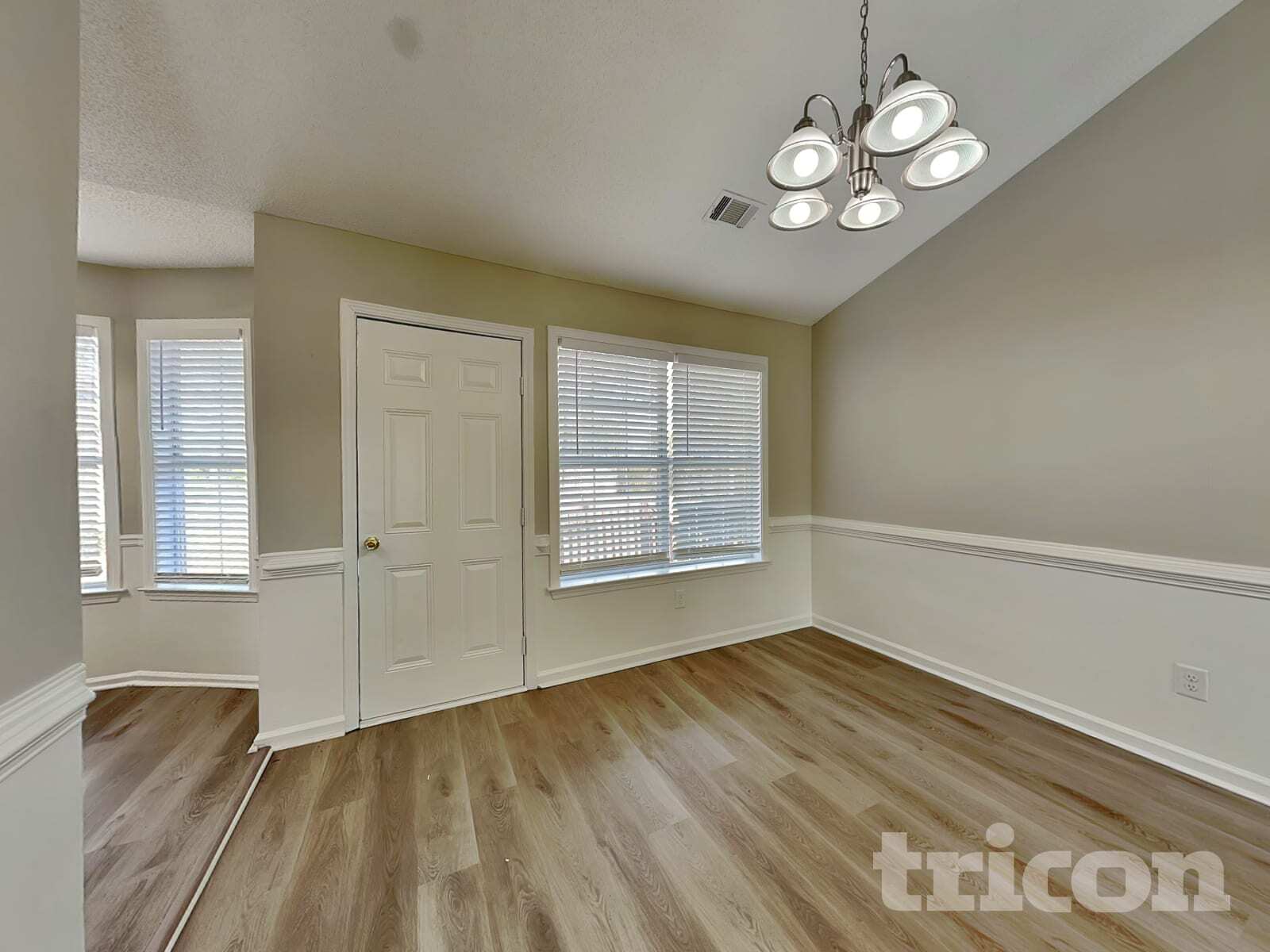 Building Photo - 1016 Forest Glen