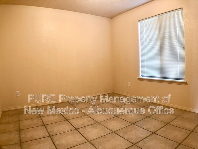 Building Photo - 4905 Kingsway Dr