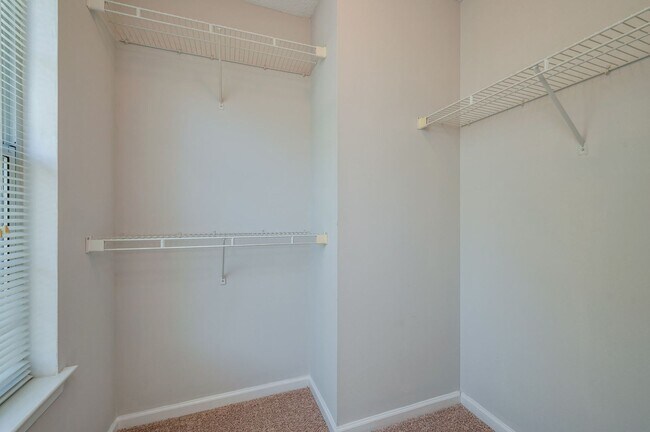Building Photo - 1st Floor Primary Bedroom - Kiln Creek