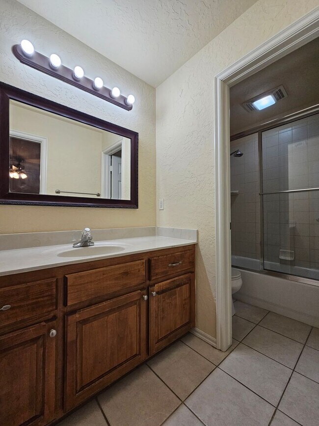 Building Photo - 867 Rambling Oaks Dr