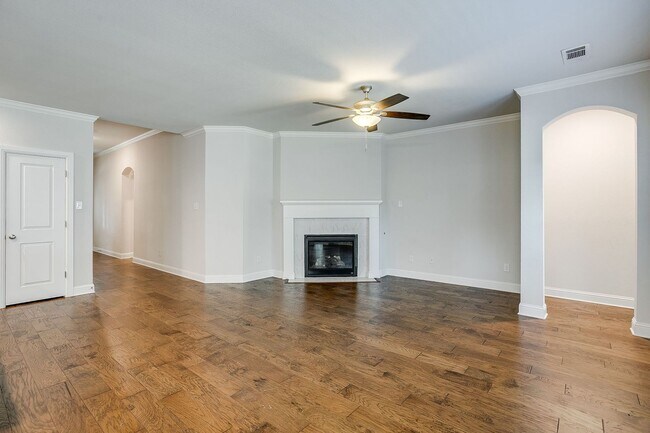 Building Photo - Amazing Student Housing- 4 Bed, 2 Bath Hom...