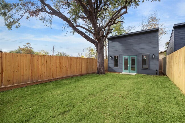Building Photo - 2207 Stevens St