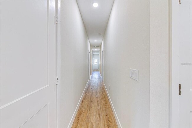 Building Photo - 247 N Pine Ave