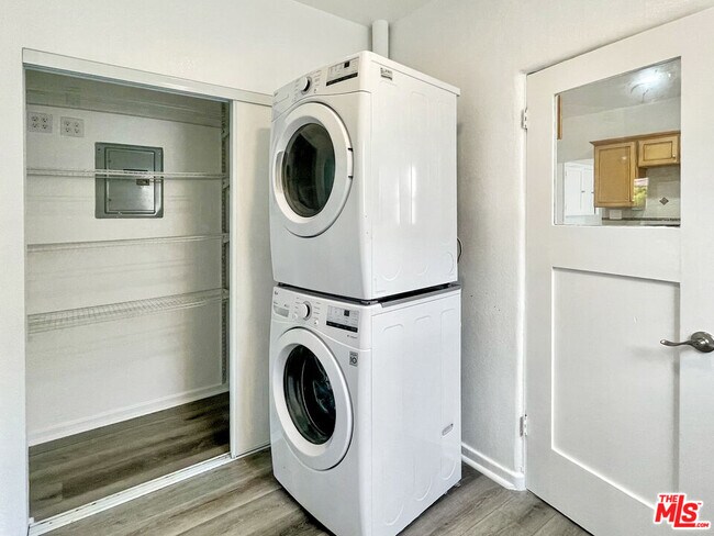 Building Photo - 124 N Mansfield Ave