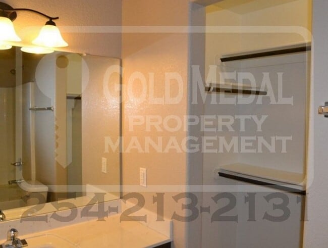 Building Photo - 1110 Grace Point Dr