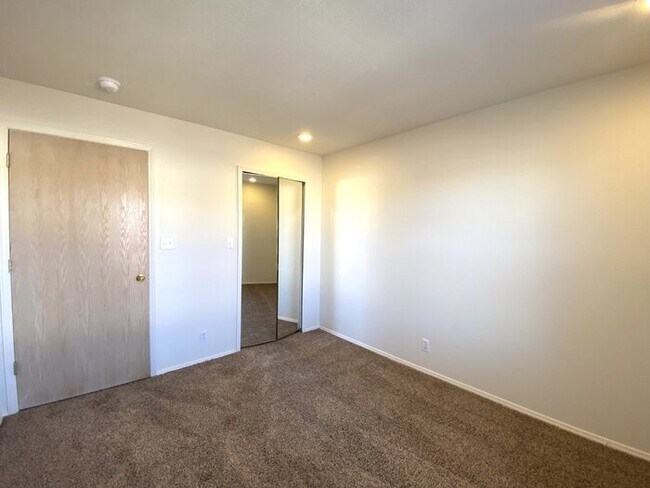 Building Photo - 2nd Floor - 2BR/2Bath - Balcony - 1Car Garage