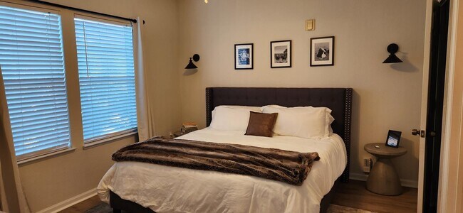 Building Photo - 2801 Chancellorsville Dr