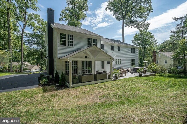 Building Photo - 227 Autumn Dr