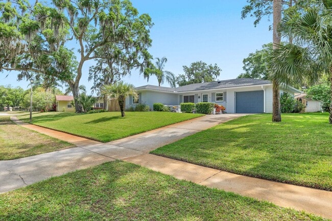 Building Photo - 1068 Mindello Ave