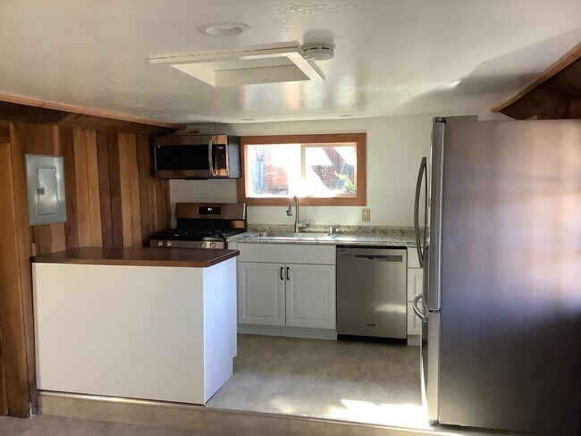 Building Photo - 105 Watertrough Rd
