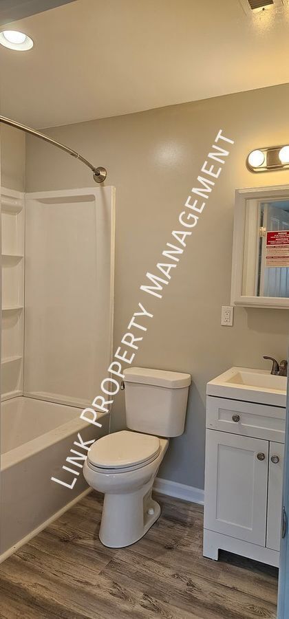 Building Photo - 123 Sequoia Dr