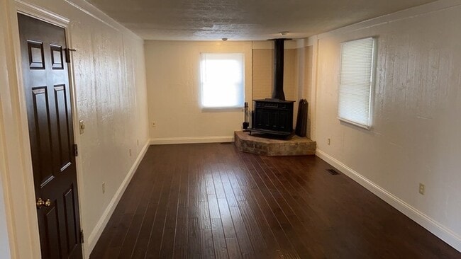 Building Photo - 401 Lufkin Dr